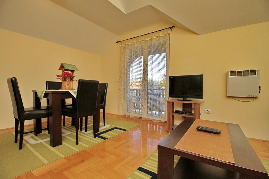 זלאטיבור Apartments Vila Velickovic מראה חיצוני תמונה